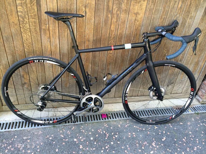 Chris Hoy shares photo of upcoming disc brake road bike road.cc